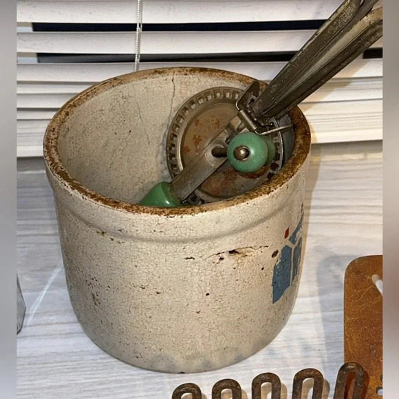 28pc Lrg Lot Vintage/Antique 10lb Kitchen Beaters,Tins,Utensils,Crock Farmhouse - Picture 12 of 17